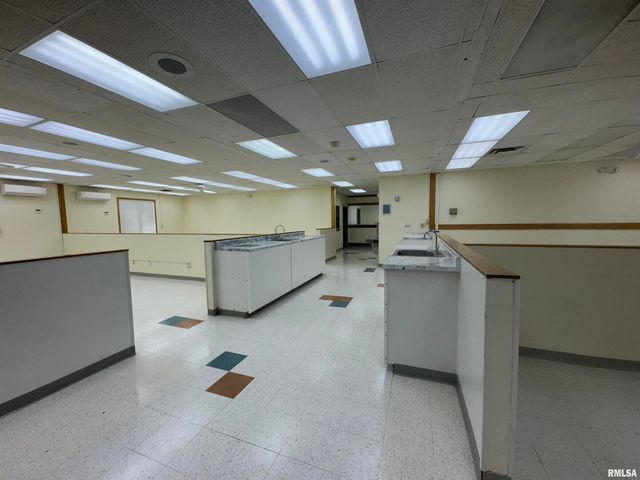 2904 11TH Street, Rock Island, IL 61201