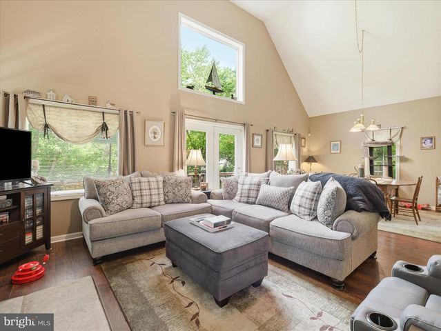 8825 TUSCARORA PIKE, Martinsburg, WV 25403