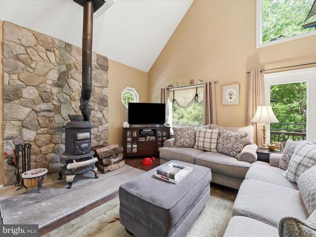 8825 TUSCARORA PIKE, Martinsburg, WV 25403