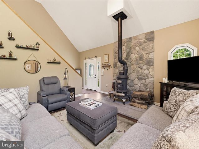 8825 TUSCARORA PIKE, Martinsburg, WV 25403