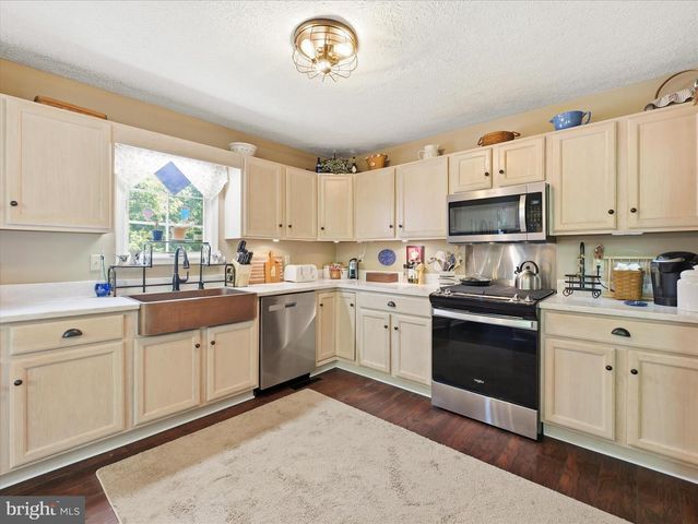 8825 TUSCARORA PIKE, Martinsburg, WV 25403