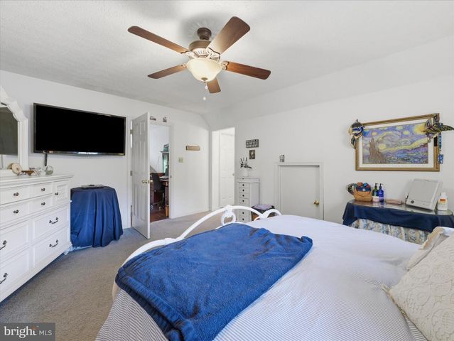 8825 TUSCARORA PIKE, Martinsburg, WV 25403