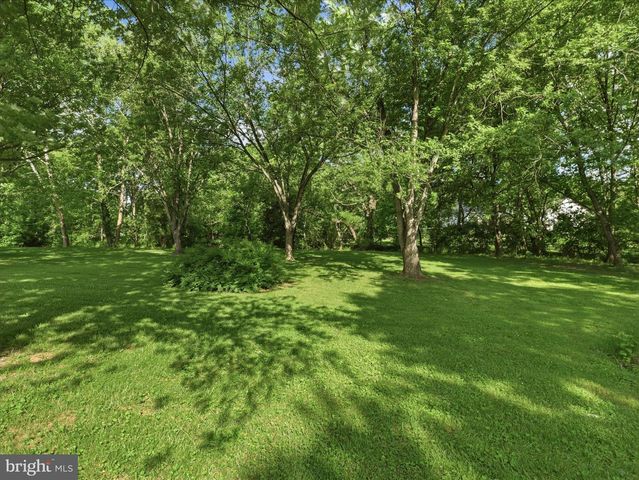 8825 TUSCARORA PIKE, Martinsburg, WV 25403