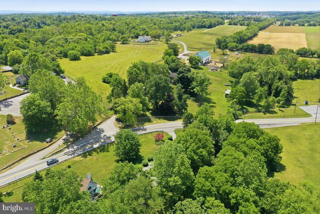 8825 TUSCARORA PIKE, Martinsburg, WV 25403