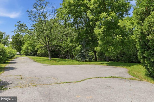 8825 TUSCARORA PIKE, Martinsburg, WV 25403
