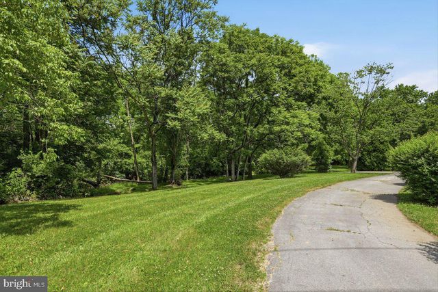 8825 TUSCARORA PIKE, Martinsburg, WV 25403