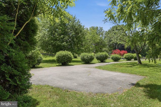8825 TUSCARORA PIKE, Martinsburg, WV 25403