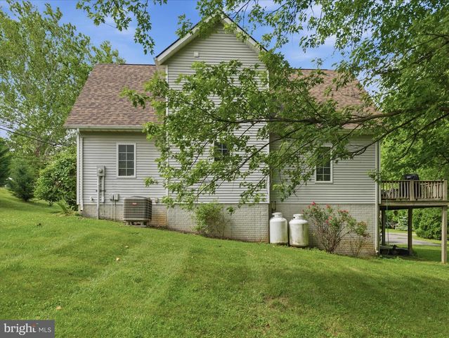 8825 TUSCARORA PIKE, Martinsburg, WV 25403