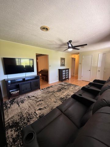 2841 W Laurel Road, London, KY 40741