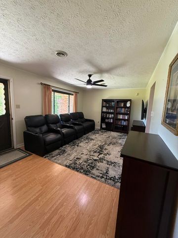 2841 W Laurel Road, London, KY 40741