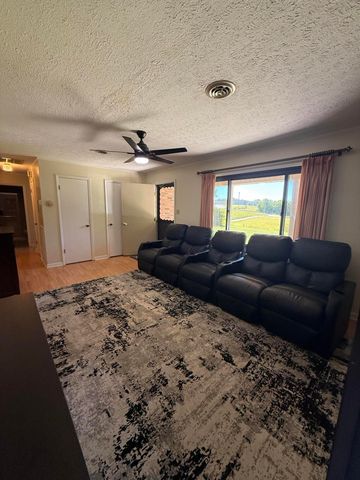 2841 W Laurel Road, London, KY 40741
