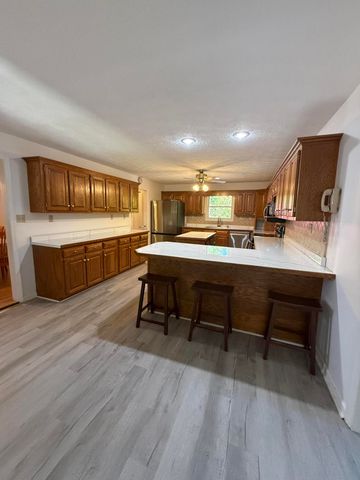 2841 W Laurel Road, London, KY 40741