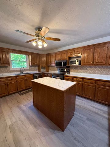2841 W Laurel Road, London, KY 40741