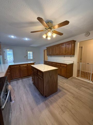 2841 W Laurel Road, London, KY 40741