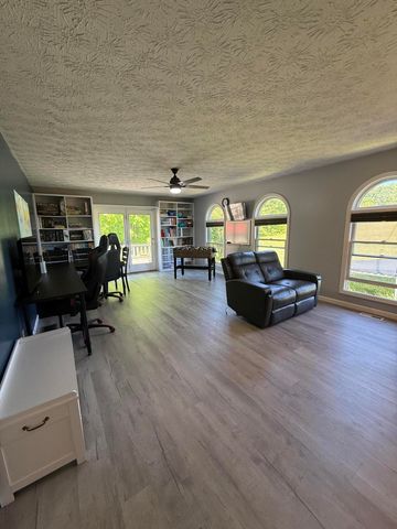 2841 W Laurel Road, London, KY 40741