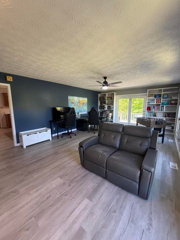 2841 W Laurel Road, London, KY 40741