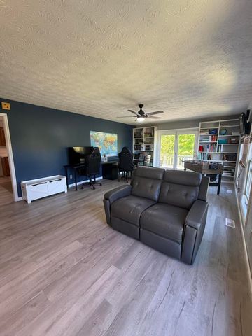 2841 W Laurel Road, London, KY 40741