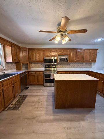 2841 W Laurel Road, London, KY 40741