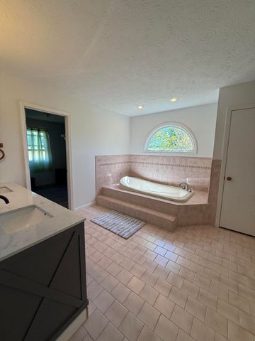 2841 W Laurel Road, London, KY 40741
