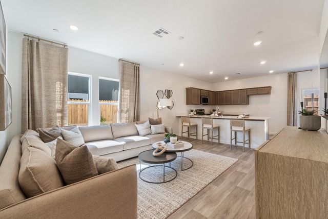 996 Deerhorn Drive W, Madera, CA 93636