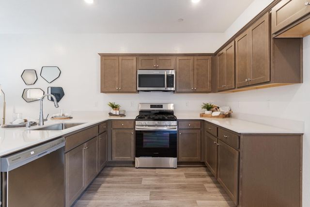 996 Deerhorn Drive W, Madera, CA 93636