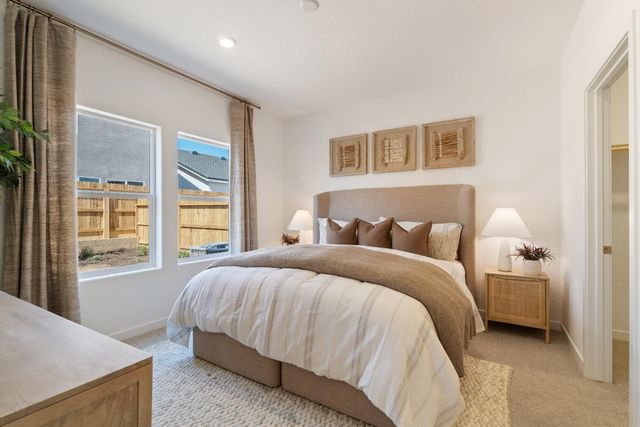 996 Deerhorn Drive W, Madera, CA 93636