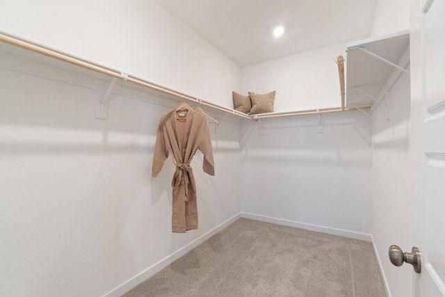 996 Deerhorn Drive W, Madera, CA 93636