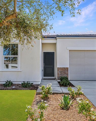 996 Deerhorn Drive W, Madera, CA 93636