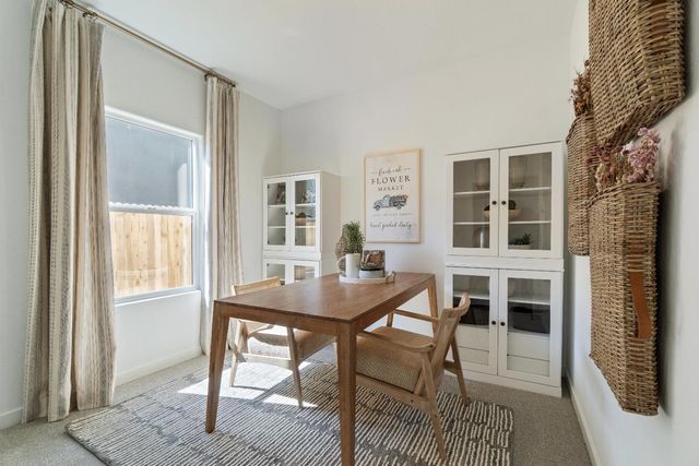 996 Deerhorn Drive W, Madera, CA 93636