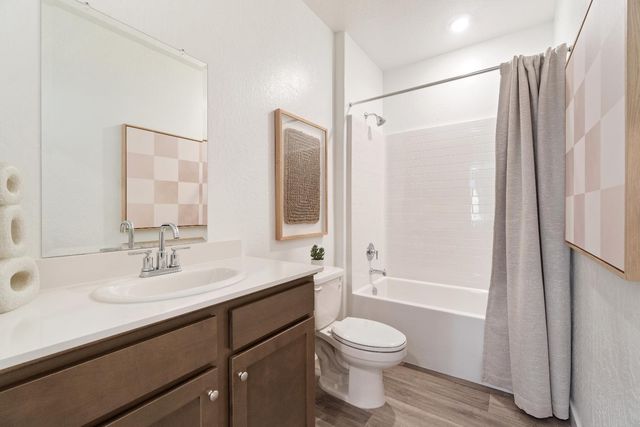 996 Deerhorn Drive W, Madera, CA 93636