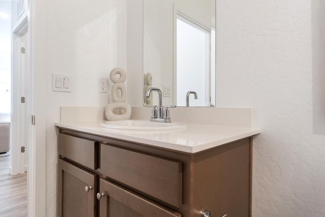 996 Deerhorn Drive W, Madera, CA 93636