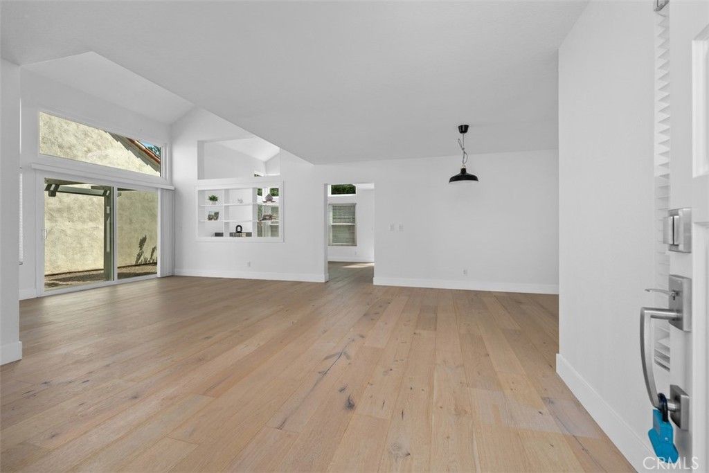 27 Almeria, Irvine, CA 92614 — photo 3