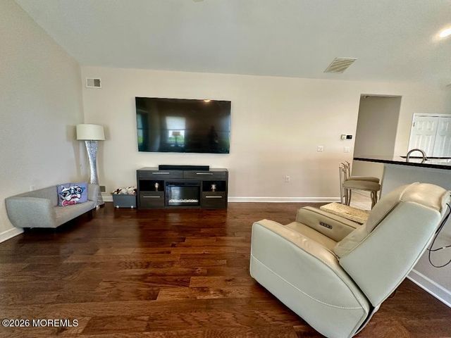 12 Lorenzo Road, Manchester, NJ 08759