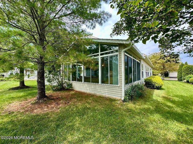 12 Lorenzo Road, Manchester, NJ 08759