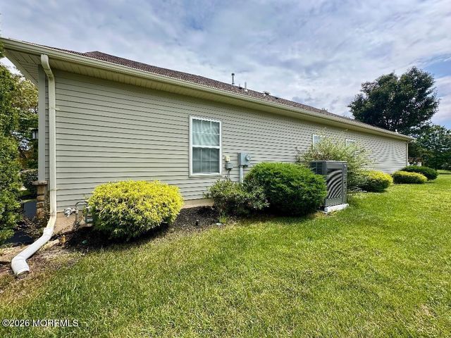 12 Lorenzo Road, Manchester, NJ 08759