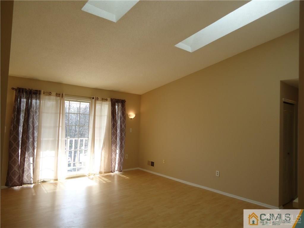 306 Wimbeldon Court, North Brunswick, NJ 08902