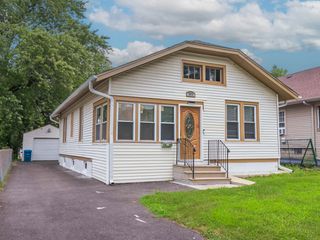 814 5th Avenue, Aurora, IL 60505