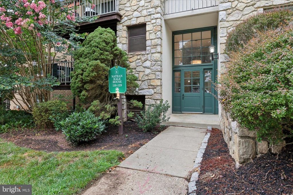 Image 1 of property listing at 118 DRUMMERS LN #118, Wayne, PA 19087