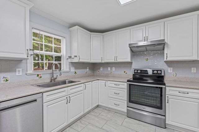 136 Molinia Dr., Murrells Inlet, SC 29576
