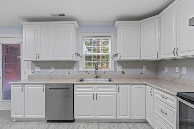 136 Molinia Dr., Murrells Inlet, SC 29576