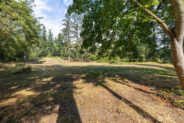 1110 Bush Point Road, Freeland, WA 98249