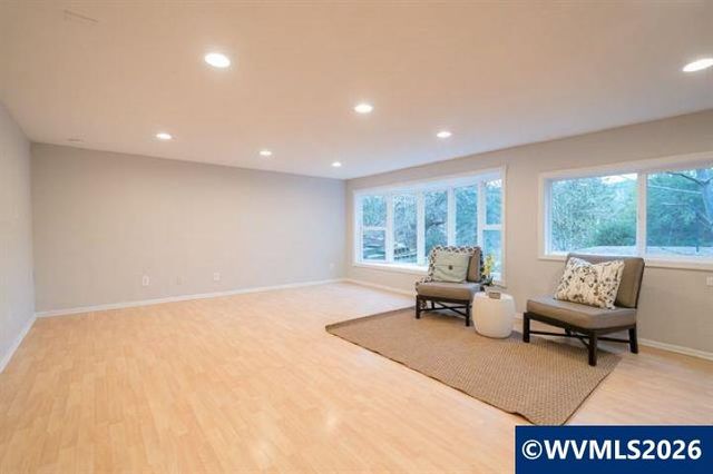 483 SE Hazel St, Mill City, OR 97360