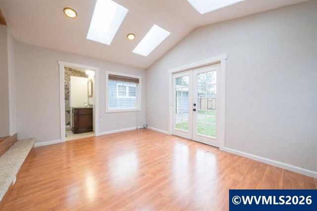 483 SE Hazel St, Mill City, OR 97360