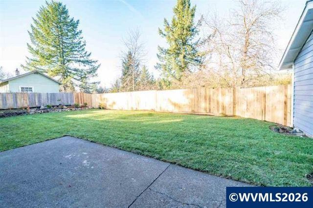 483 SE Hazel St, Mill City, OR 97360