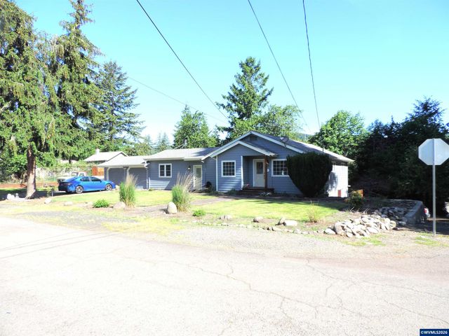 483 SE Hazel St, Mill City, OR 97360