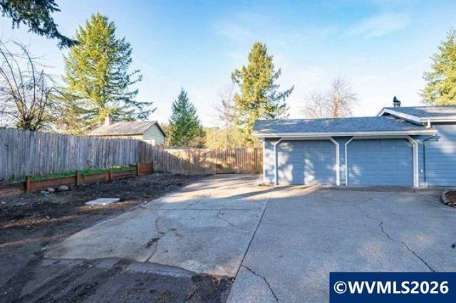 483 SE Hazel St, Mill City, OR 97360