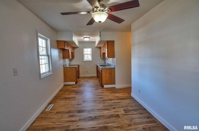 812 S Elevator Street, Taylorville, IL 62568