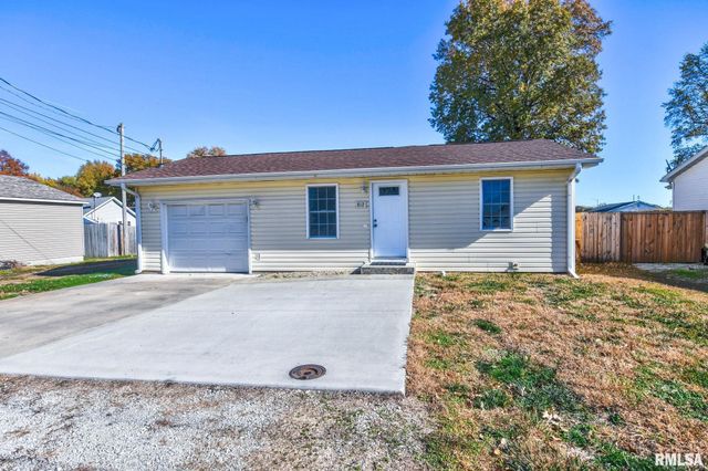 812 S Elevator Street, Taylorville, IL 62568