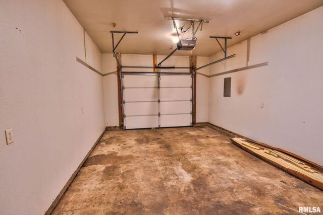 812 S Elevator Street, Taylorville, IL 62568