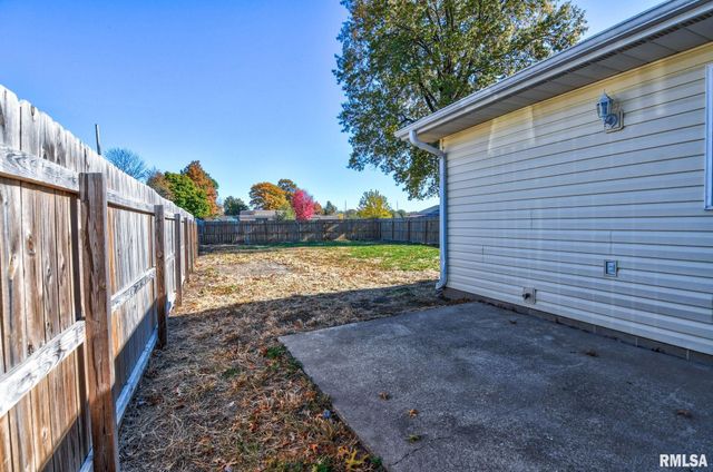 812 S Elevator Street, Taylorville, IL 62568